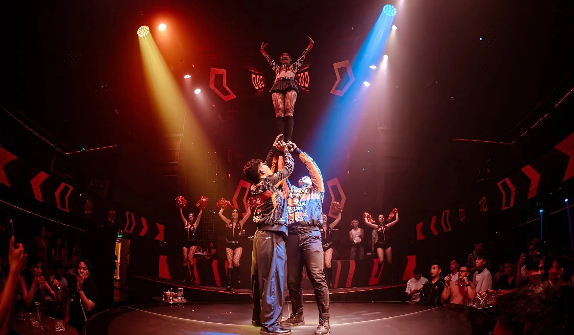 Canalis Club live performance