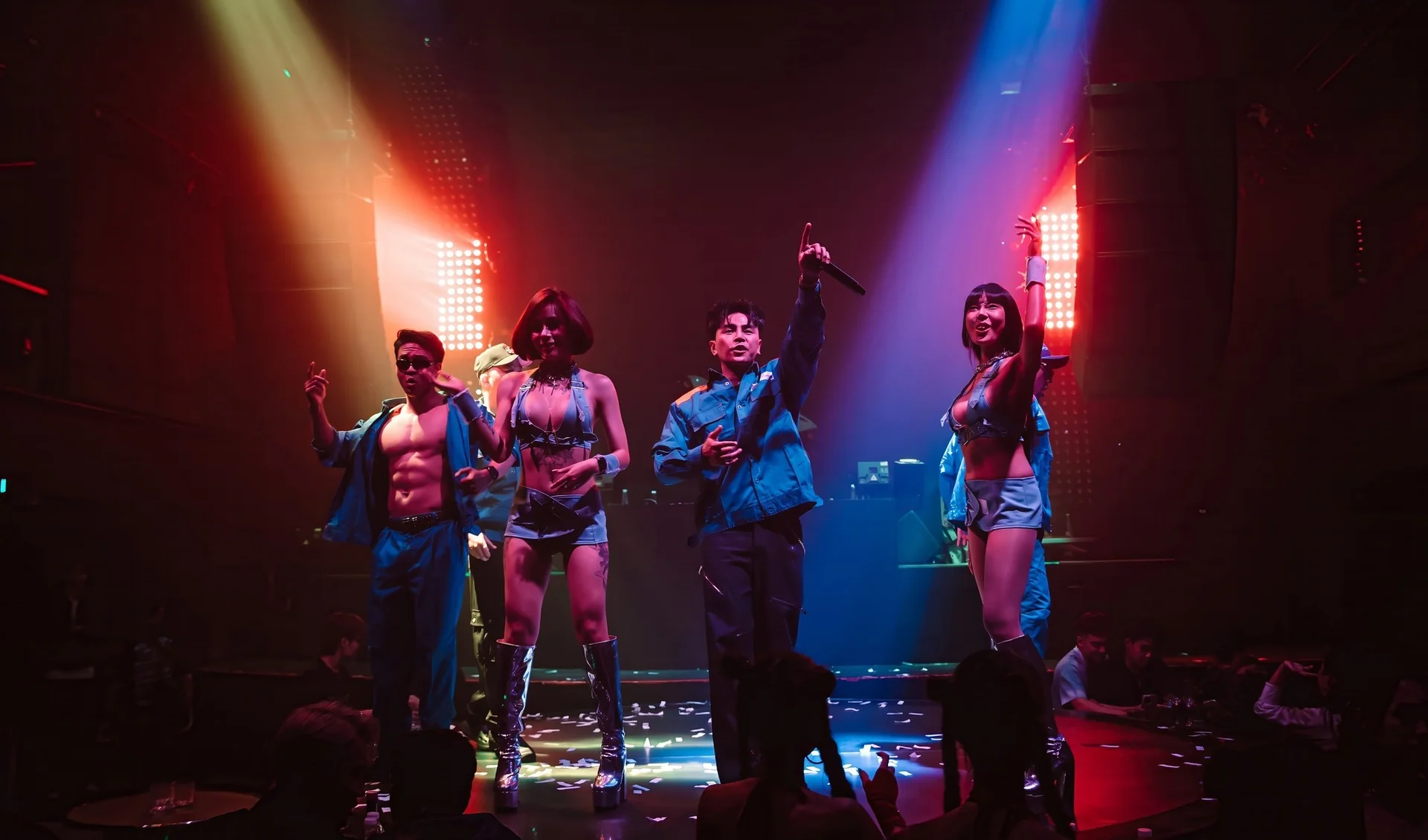 Canalis Club stage performance