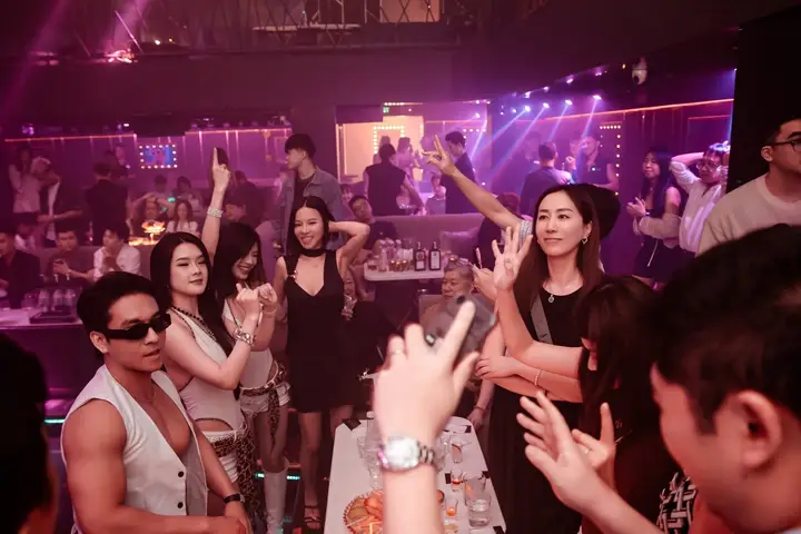 Đêm sự kiện đông khách tại Canalis Club